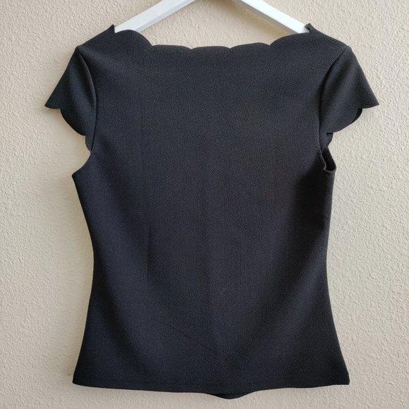 SHEIN Scallop Trim Solid Tee Size L - Picture 6 of 14